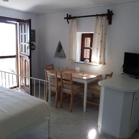 Grandpa Simos' Traditional Guest House Agios Romanos Bagian luar foto