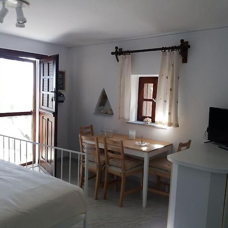 Grandpa Simos' Traditional Guest House Agios Romanos Bagian luar foto