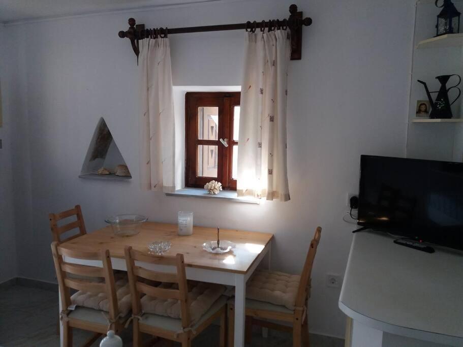 Grandpa Simos' Traditional Guest House Agios Romanos Bagian luar foto