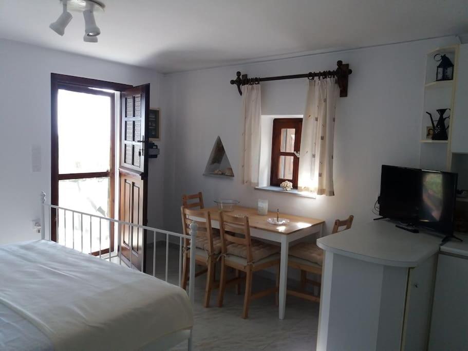 Grandpa Simos' Traditional Guest House Agios Romanos Bagian luar foto