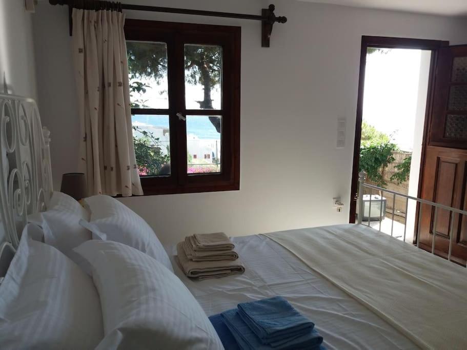 Grandpa Simos' Traditional Guest House Agios Romanos Bagian luar foto