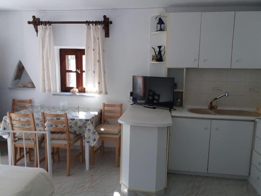 Grandpa Simos' Traditional Guest House Agios Romanos Bagian luar foto