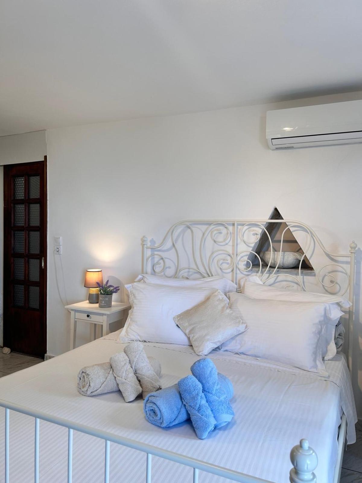 Grandpa Simos' Traditional Guest House Agios Romanos Bagian luar foto