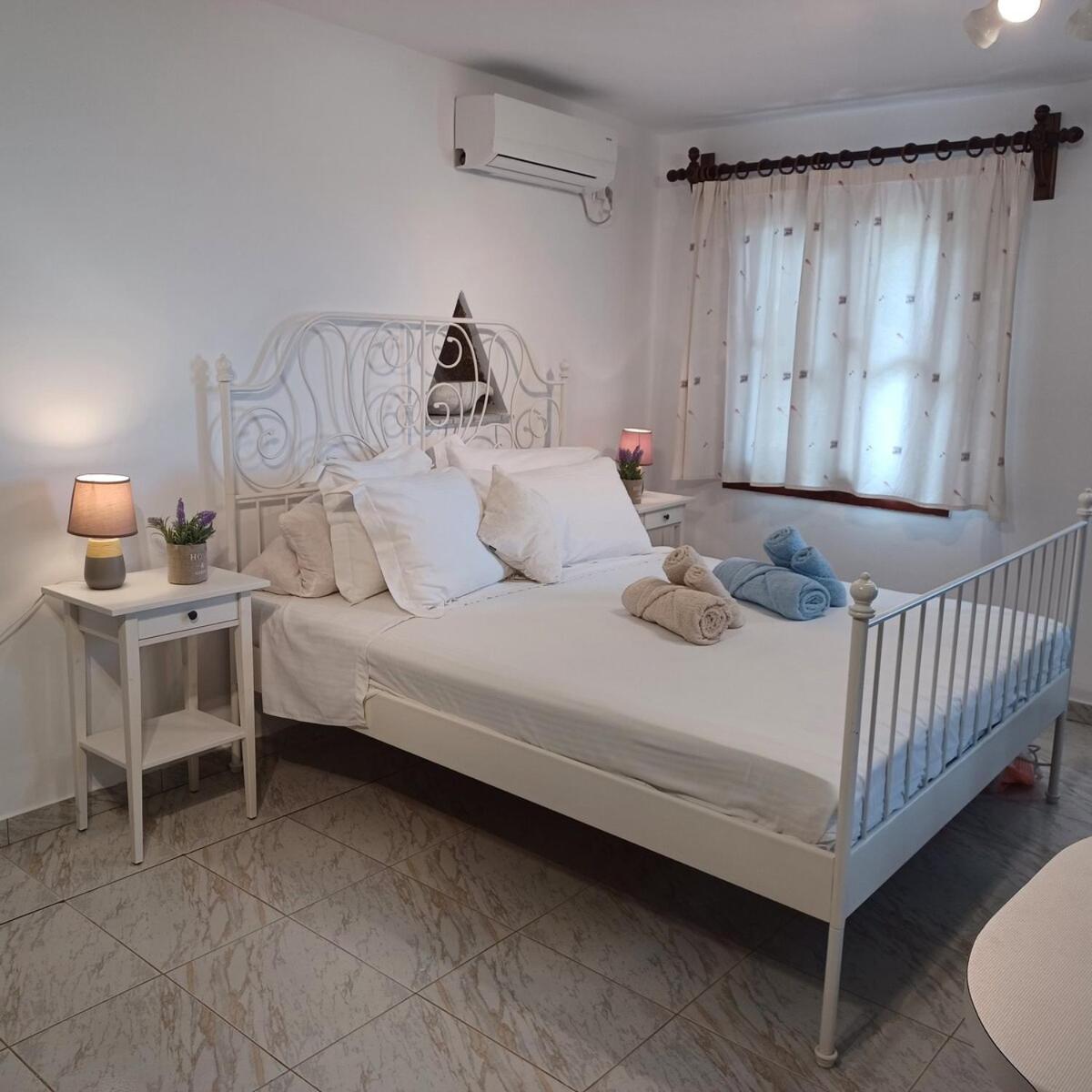 Grandpa Simos' Traditional Guest House Agios Romanos Bagian luar foto