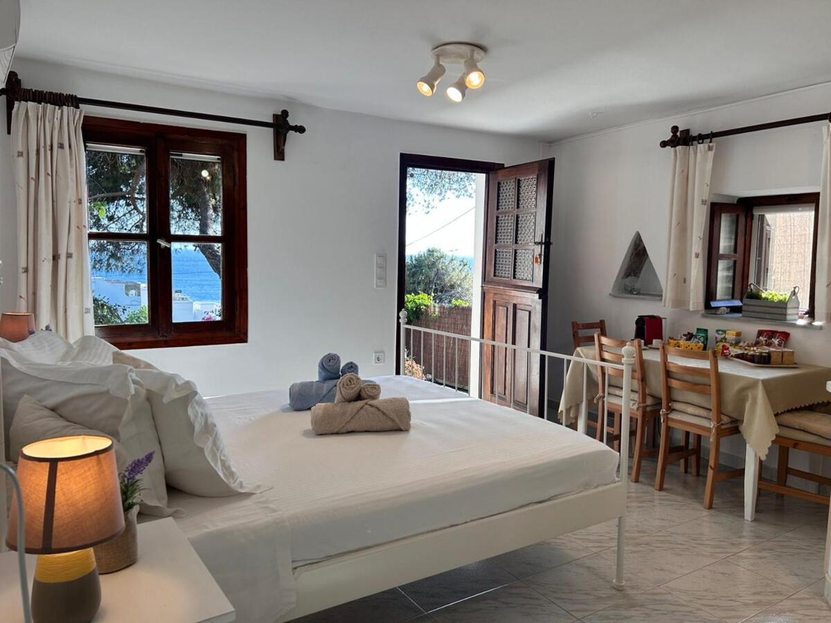 Grandpa Simos' Traditional Guest House Agios Romanos Bagian luar foto