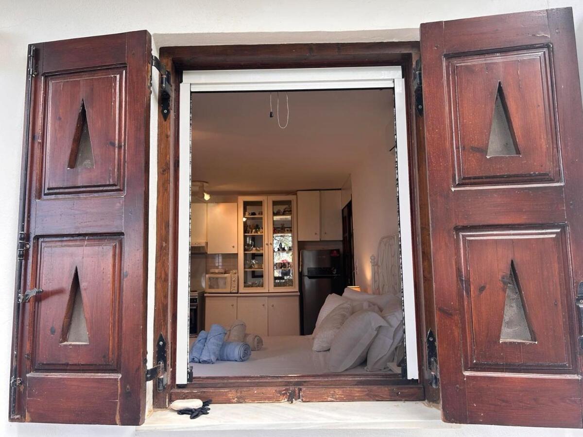 Grandpa Simos' Traditional Guest House Agios Romanos Bagian luar foto